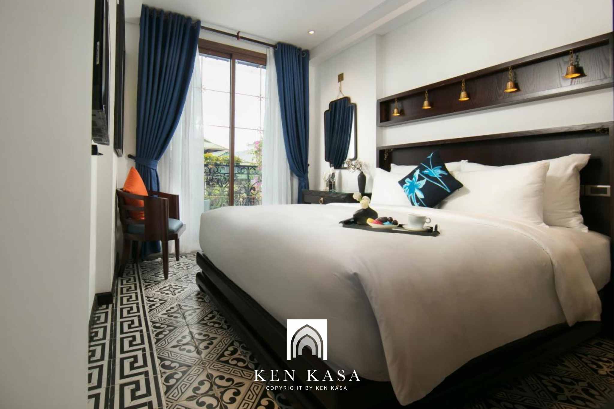 Ban công phòng ngủ tại Carillon Boutique Hanoi Hotel 